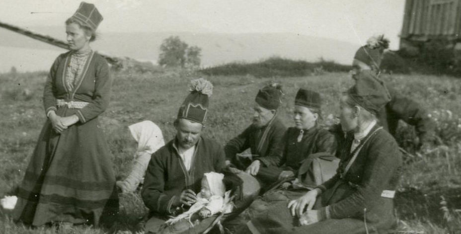 Bild på människor utomhus