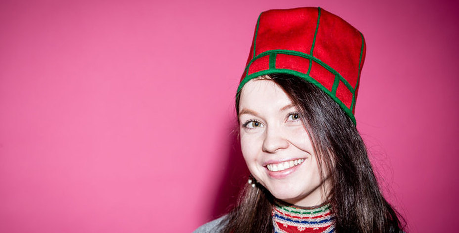 Bild på kvinna i sydsamisk dräkt