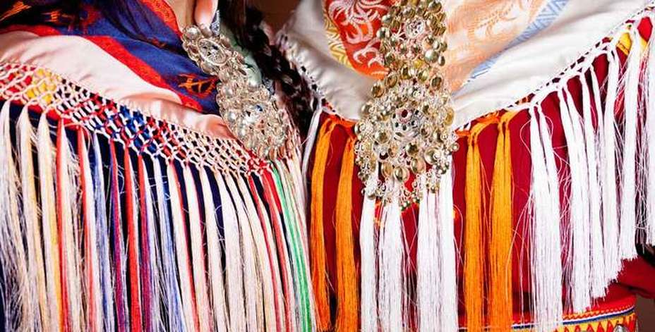 Bild på nordsamiska dräkter